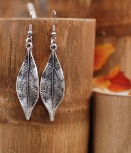 Metal jewelry for Women's
