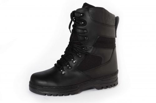 Men’s convenient boots in black.