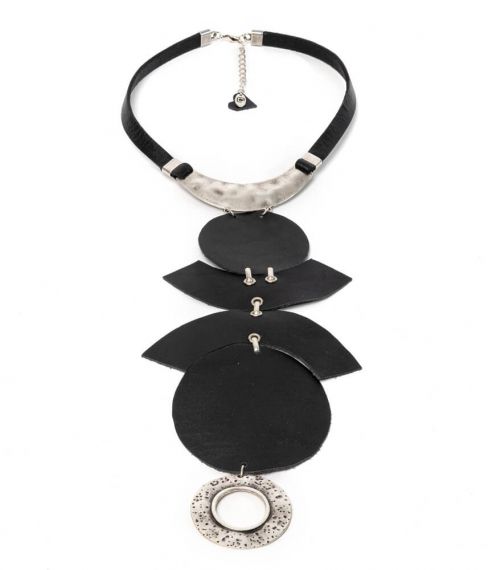 Атрактивно кожено колие