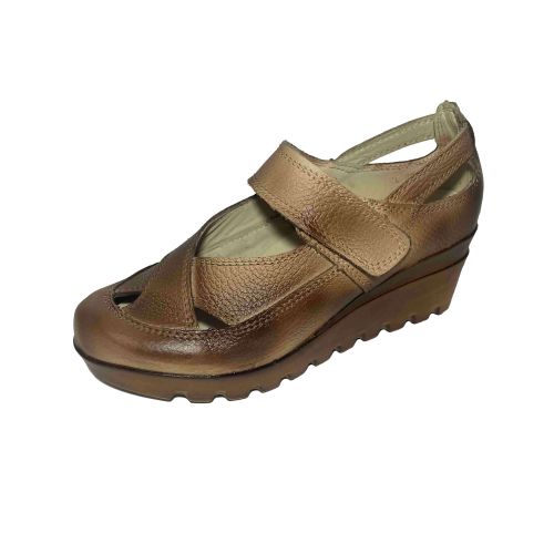 Beige ladies' sandals with a wedge-shaped heel and decorations