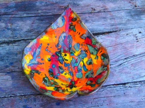 Рисувана керамична чиния