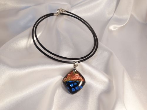 Авторско колие от диахронно стъкло - УНИКАТ