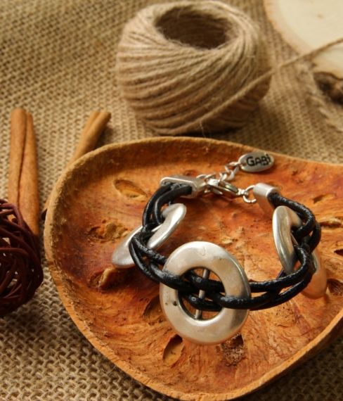 HAND-MADE LEATHER AND METAL NECKLACE