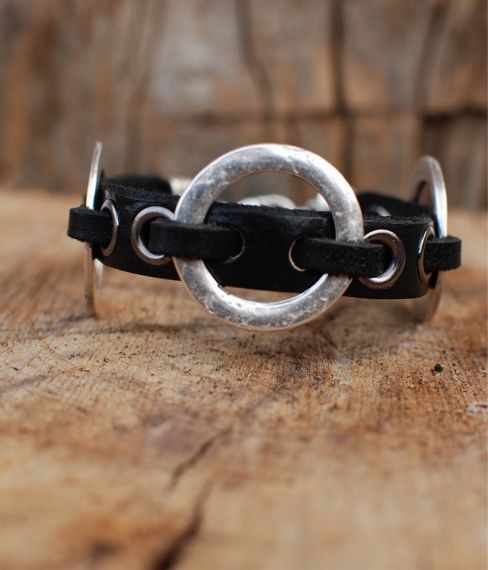 HAND-MADE LEATHER BRACELET WITH METAL RINGS