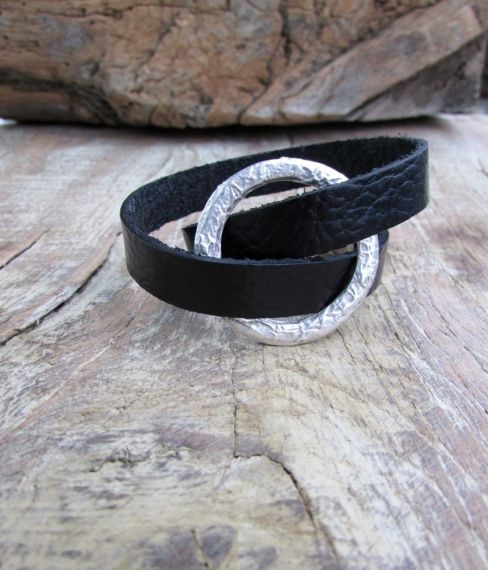 Elegant leather double bracelet