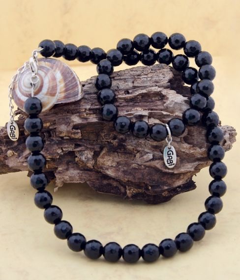 Hand-made jewelry of facetted onyx. 
