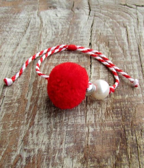 Hand-made woollen martenitsa 