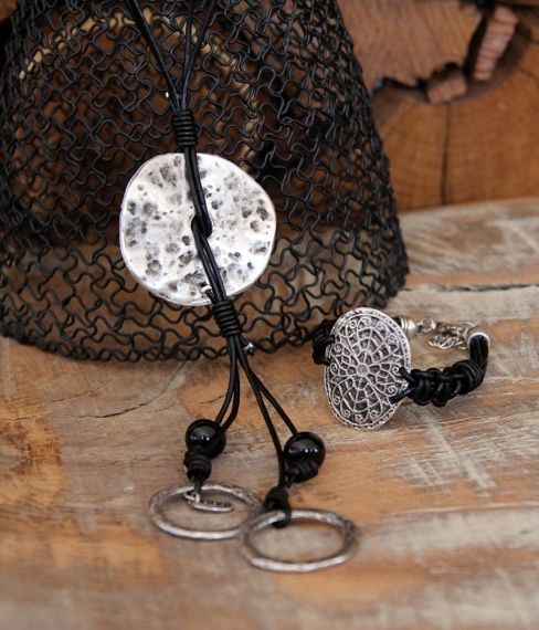 Elegant necklace of genuine leather and metal