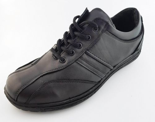 Men’s black shoes with laces
