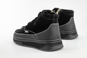 MEN'S BOOTS WITH GRAPPLE SOLE AND RED ELEMENTS
