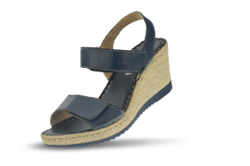 Brown ladies' sandals with flat sole