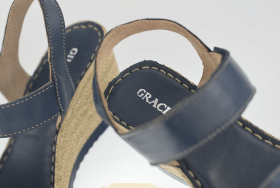 Brown ladies' sandals with flat sole