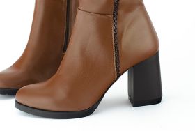 Kids' jungle boots with laces and a zipper in claret color