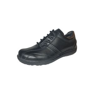 Men’s black shoes with laces
