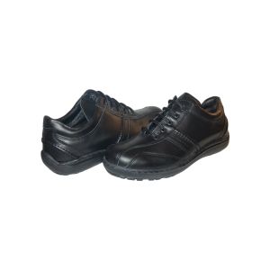 Men’s black shoes with laces