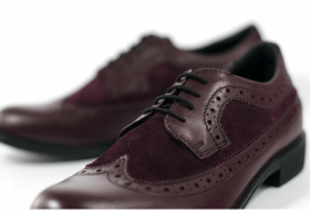 Ladies' shoes from nappa and suede in burgundy color