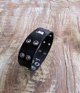 Stylish men's leather bracelet 
