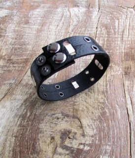 Stylish men's leather bracelet 