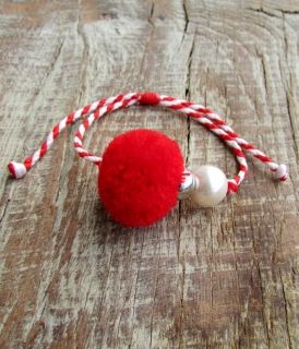 Hand-made woollen martenitsa 