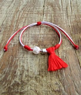 Hand-made woollen martenitsa with a tassels