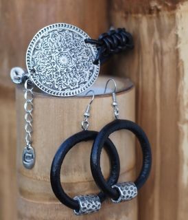 Stylish leather round earrings