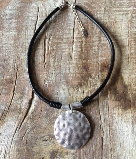 Necklace - Metal circle