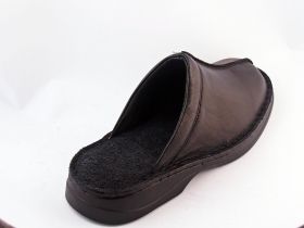 Men’s convenient black genuine leather slippers