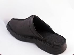 Men’s convenient black genuine leather slippers