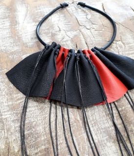 Extravagant necklace for ladies