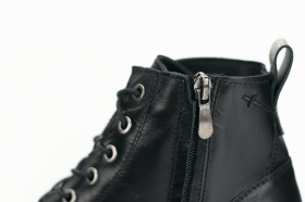 Ladies' boots with an impressive footbed in black nappa