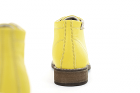 Yellow ladies' boots type chukka with shoelaces