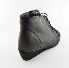 Черни дамски боти с цип и връзки