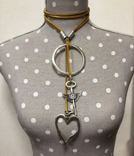 Beautiful long necklace - Key