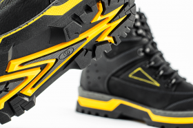 MEN'S SPORT BOOTS IN BLACK AND YELLOW