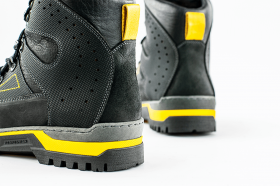 MEN'S SPORT BOOTS IN BLACK AND YELLOW