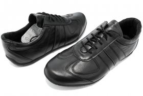 Men’s comfortable sports shoes with laces