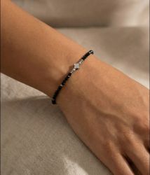 Bracelet of cultivated see pearls