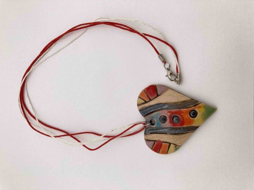 Ръчно изработена рисувана керамична мартеница - колие.