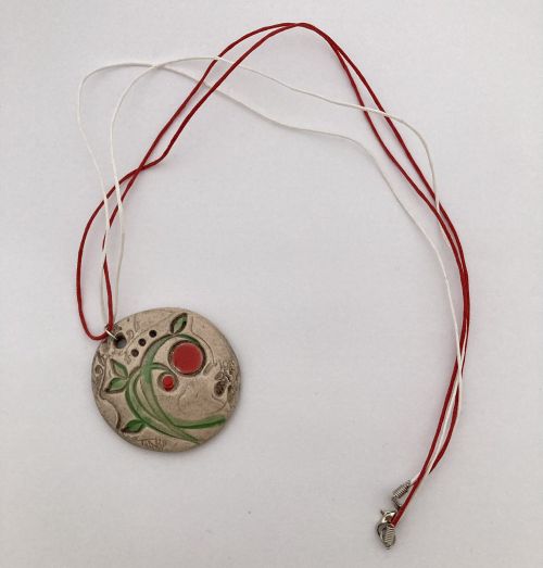 Ръчно изработена рисувана керамична мартеница - колие.