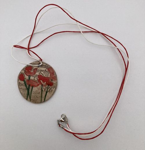 Ръчно изработена рисувана керамична мартеница - колие.