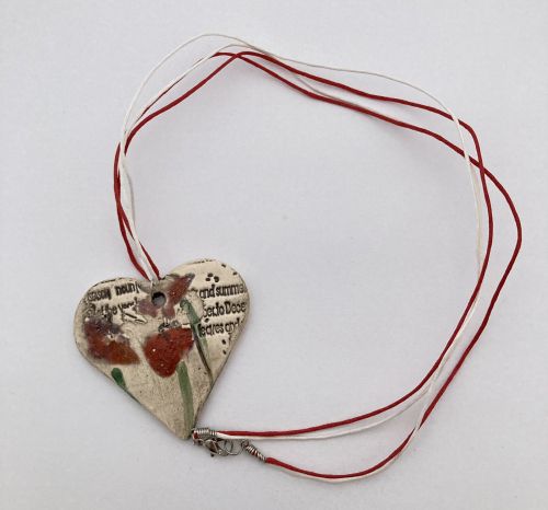 Ръчно изработена рисувана керамична мартеница - колие.