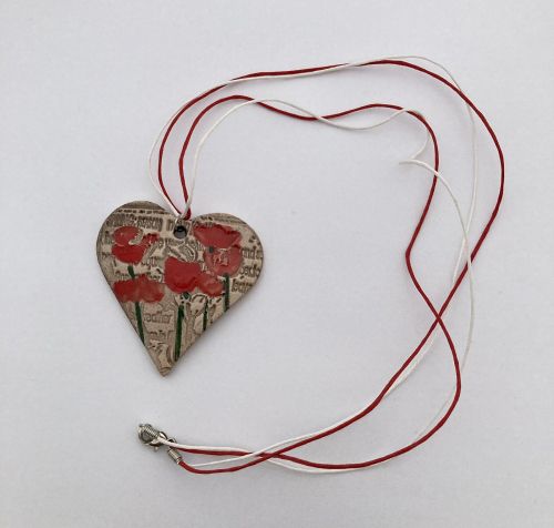 Ръчно изработена рисувана керамична мартеница - колие.