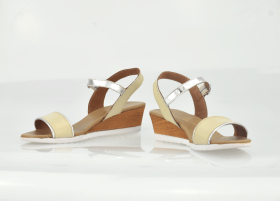 Brown ladies' slippers with decorative stitching