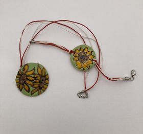 Ръчно изработена рисувана керамична мартеница - колие.