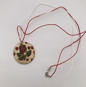 Ръчно изработена рисувана керамична мартеница - колие.