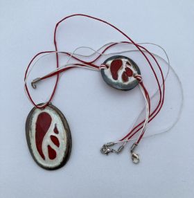 Bracelet with glass beads and flower