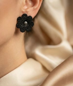 Necklace of cultivated sea pearls